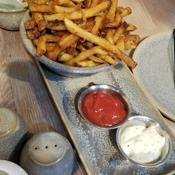 Moku Kitchen - More fries because, you know, can't stop - Cocktail Bars Near Me - Honolulu, Hawaii Moku Kitchen - More fries because, you know, can't stop - Cocktail Bars Near Me - Honolulu, Hawaii