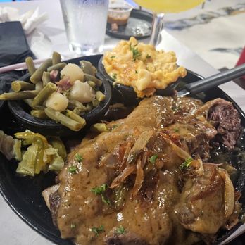 Jordyn's Soul Cafe - Beef short ribs, string beans w diced potatoes, mac n cheese! - Soul Food Near Me - Chicago, Illinois Jordyn's Soul Cafe - Beef short ribs, string beans w diced potatoes, mac n cheese! - Soul Food Near Me - Chicago, Illinois