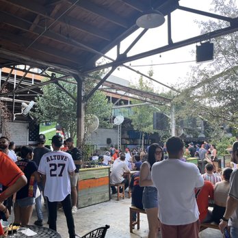 Pitch 25 Beer Park - Beer Gardens Near Me - Houston, Texas Pitch 25 Beer Park - Beer Gardens Near Me - Houston, Texas