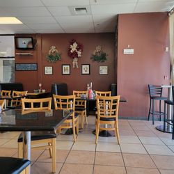 Karen's Little Cafe - Comfortable and cozy dining area.