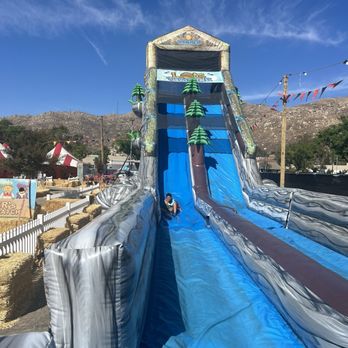Hunter's Pumpkin Patch - Bounce house slide the jump part is underneath the slide - Pumpkin Patches Near Me - Moreno Valley, California Hunter's Pumpkin Patch - Bounce house slide the jump part is underneath the slide - Pumpkin Patches Near Me - Moreno Valley, California