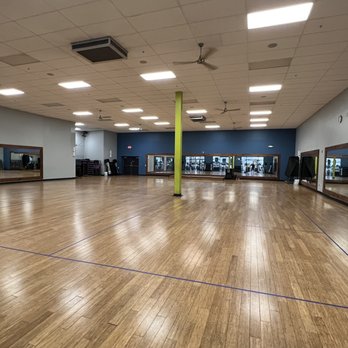 Onelife Fitness - Burke - Studio - Gyms Near Me - Burke, Virginia Onelife Fitness - Burke - Studio - Gyms Near Me - Burke, Virginia