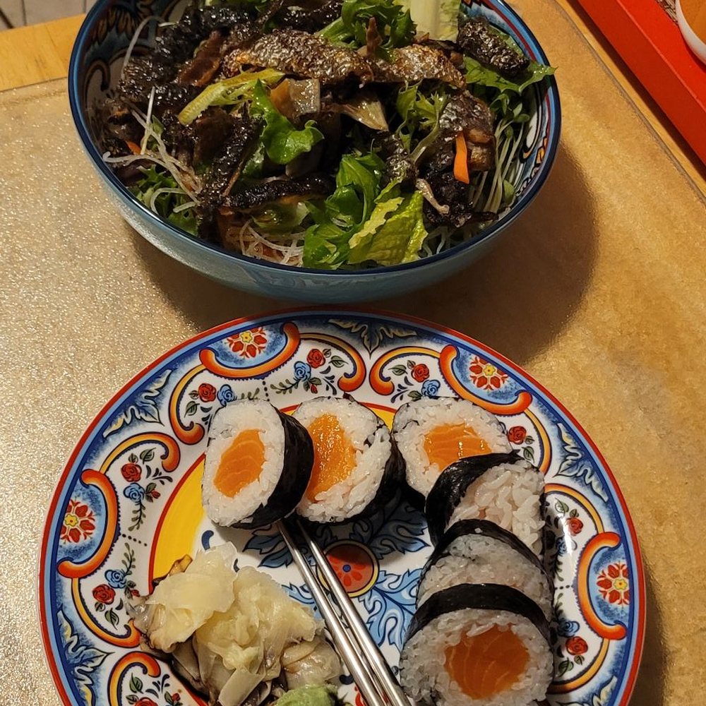 Mui sushi - Salmon Skin Salad & Salmon Roll - Sushi Bars Near Me - Bell Gardens, California Mui sushi - Salmon Skin Salad & Salmon Roll - Sushi Bars Near Me - Bell Gardens, California