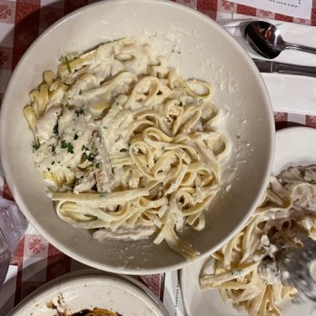 Buca di Beppo Italian Restaurant - Fettuccine Alfredo - Italian Near Me - Universal City, California
