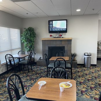 Days Inn by Wyndham Sidney - Breakfast room - Hotels Near Me - Sidney, Nebraska Days Inn by Wyndham Sidney - Breakfast room - Hotels Near Me - Sidney, Nebraska