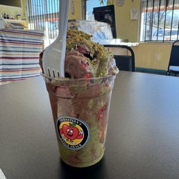 The Medium Dubai chocolate strawberry cup The Medium Dubai chocolate strawberry cup