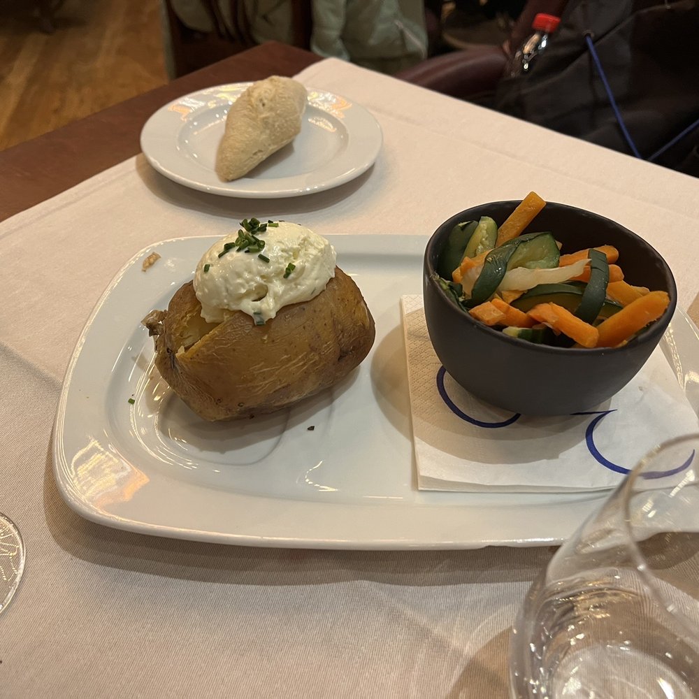 The Steakhouse - Delicious Baked potato but over cooked vegetables - Steakhouses Near Me - Chessy, 77 The Steakhouse - Delicious Baked potato but over cooked vegetables - Steakhouses Near Me - Chessy, 77