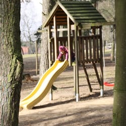 Wildfreigehege Nöttler Berg - Ein kleines Rutschhaus
