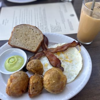 The Dutchess - Big breakfast plate and vanilla latte - Cafes Near Me - Ojai, California The Dutchess - Big breakfast plate and vanilla latte - Cafes Near Me - Ojai, California