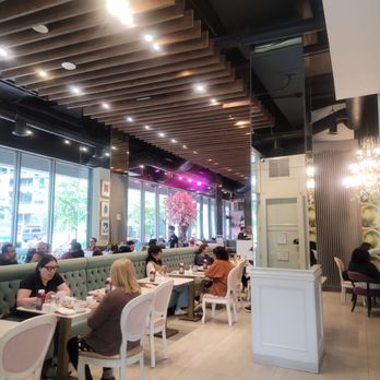 Evviva Breakfast & Lunch - Inside decor and ambiance - Breakfast & Brunch Near Me - Toronto, Ontario