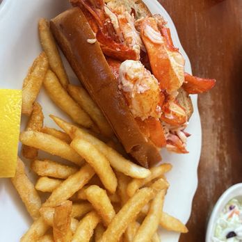 Chatham Squire Restaurant & Tavern - Best hot lobster roll I ever had. Fries were so crispy. - New American Near Me - Chatham, Massachusetts