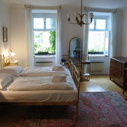 Hotel at the Big Boot - View of the room towards the windows