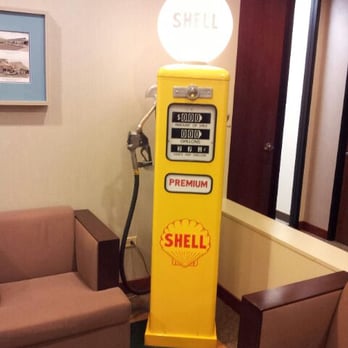 Aloha Petroleum - another one of their old fashioned gas pumps - Gas Stations Near Me - Honolulu, Hawaii