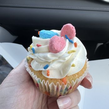Valleys Bakery - Lucky Charms cupcake - Bakeries Near Me - Marietta, Georgia