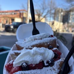 Le Bon Temps - Berry beignet