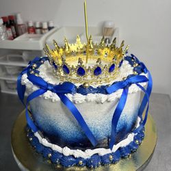 Custom birthday cake handcrafted in Miami with premium ingredients and personalized details.