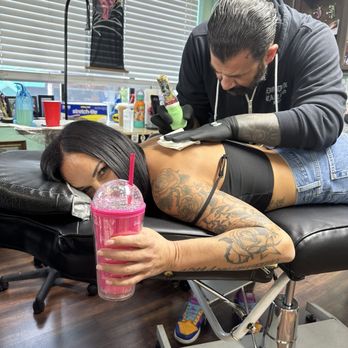 Evolution Tattoo - Bestie getting ink - Tattoo Near Me - Reno, Nevada