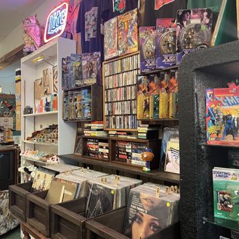 The Owl's Attic - Used, Vintage & Consignment Near Me - Orlando, Florida The Owl's Attic - Used, Vintage & Consignment Near Me - Orlando, Florida