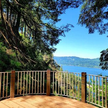 Columbia River Waterfalls - Viewing area, top of Multnomah Falls - Hiking Near Me