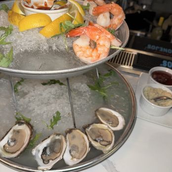 The Pearl - Seafood Near Me - Boston, Massachusetts
