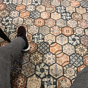 Ding Tea - Cool tiled floor - Coffee & Tea Near Me - San Diego, California