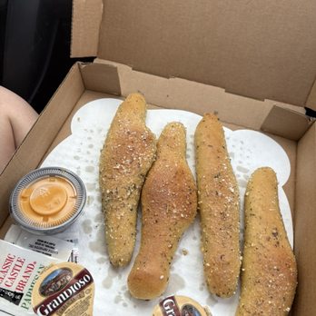 Futuro - Breadsticks - Pizza Near Me - Indianapolis, Indiana