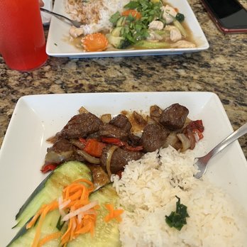 Saigon Noodle House - Cube steak & rice, chicken w/rice and vegetables - Vietnamese Near Me - Birmingham, Alabama