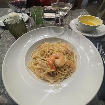 Luisa - Linguini de camarones - Spanish Near Me - San Juan, Puerto Rico