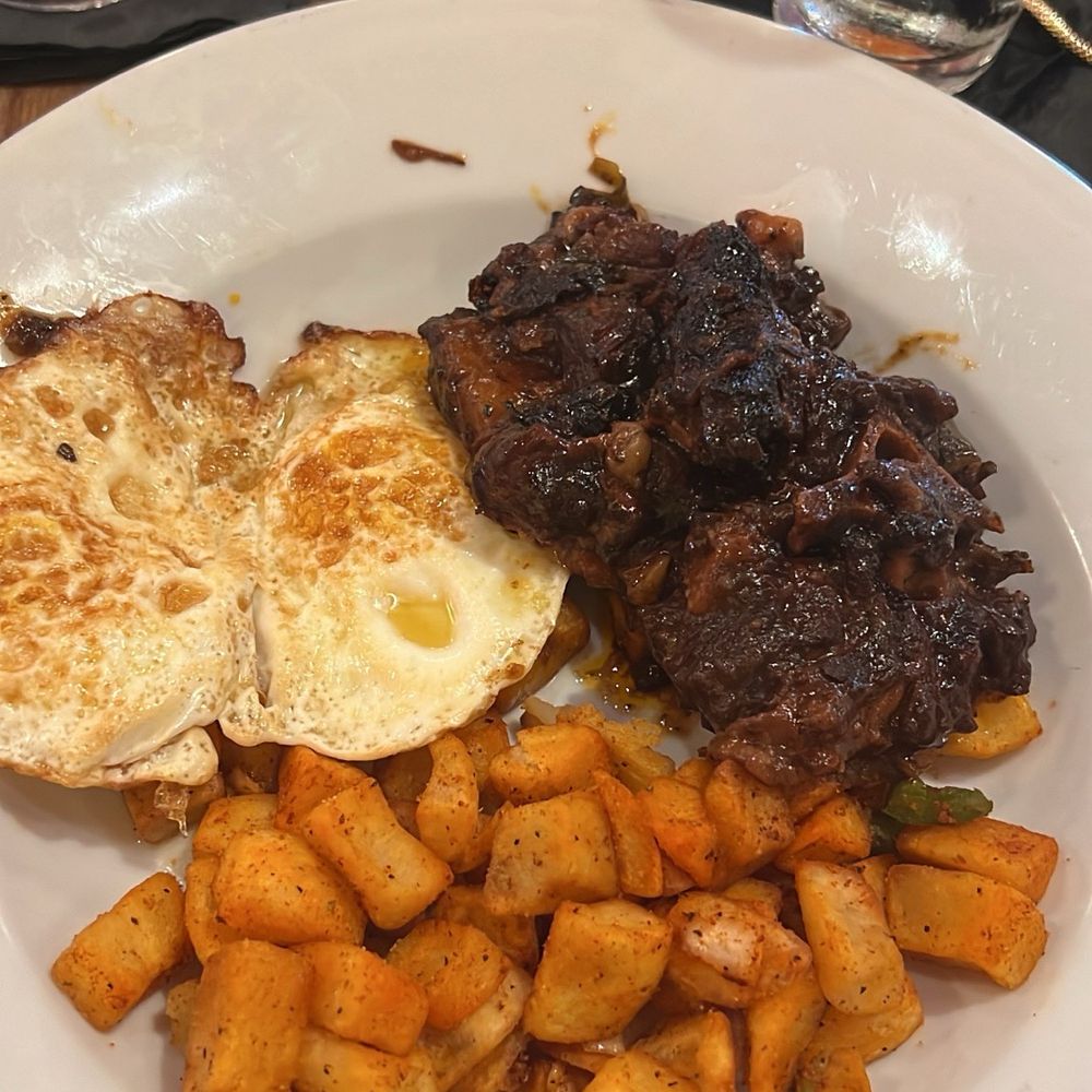 Braised oxtail with potatoes & fried eggs Braised oxtail with potatoes & fried eggs