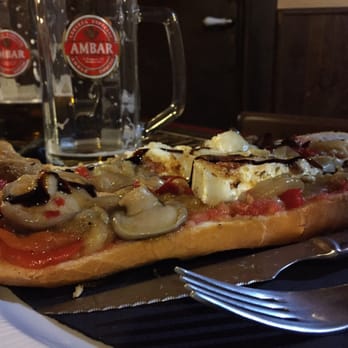 Taberna La Mazmorra - Tostada de escalibada y queso de cabra - Burgers Near Me - Zaragoza, Z