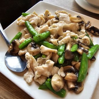Fortune Cookies Restaurant - Moo Goo Gai Pan  SOOOOOOO BLAND!!! - Chinese Near Me - Seal Beach, California