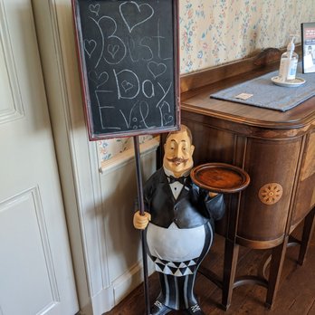 Devonfield Inn - Cute chalkboard sign in the dining area! It really was the best day ever!!!! - Hotels Near Me - Lee, Massachusetts