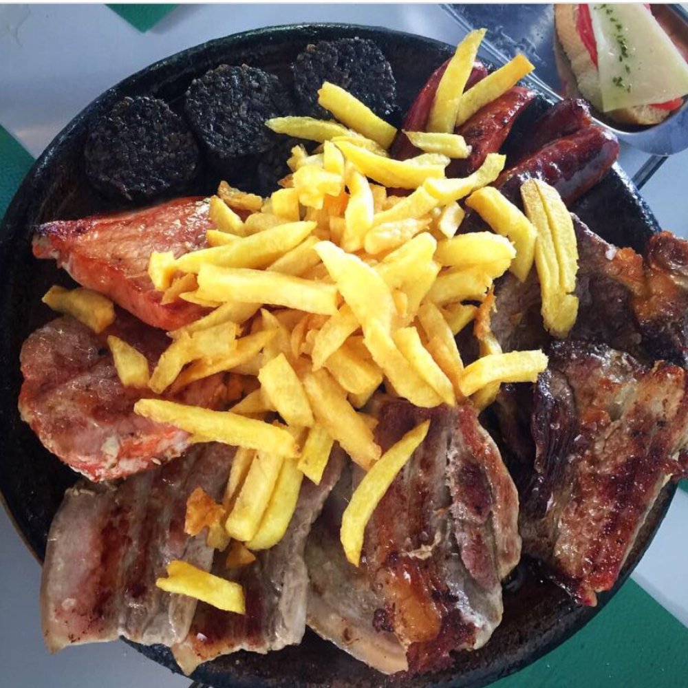 Casa Serafin - Parillada campesina (hot plate with mixed meats and fries) - Spanish Near Me - Collado Villalba, M Casa Serafin - Parillada campesina (hot plate with mixed meats and fries) - Spanish Near Me - Collado Villalba, M