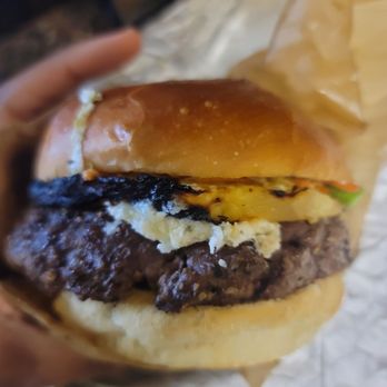 Beauty & The Burger - Hawaiian burger - Burgers Near Me Beauty & The Burger - Hawaiian burger - Burgers Near Me