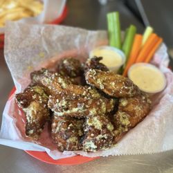 Mug Z’s Pub & Grill - Garlic Parmesan wings