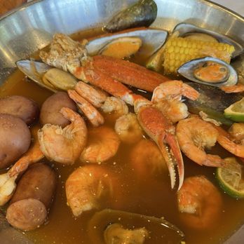 Big Ez Seafood & Oyster - Traditional seafood boil- spicy dishwater - Seafood Near Me - Arlington, Texas