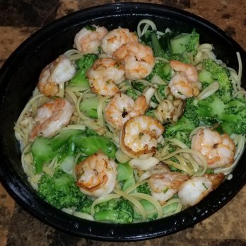 Giovanni - Shrimp Alfredo with Brocolli - Italian Near Me - Bronx, New York