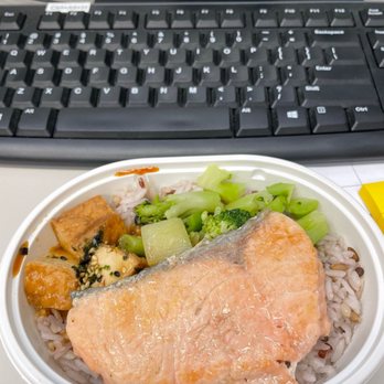 7-Eleven - Salmon bento - Convenience Stores Near Me - Honolulu, Hawaii 7-Eleven - Salmon bento - Convenience Stores Near Me - Honolulu, Hawaii