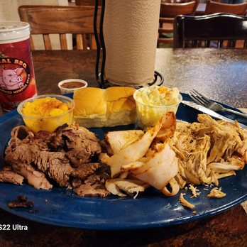 Central BBQ - Como Plate 3 meats - brisket, turkey, chicken w/Mac n cheese & potato salad - Barbeque Near Me - Memphis, Tennessee Central BBQ - Como Plate 3 meats - brisket, turkey, chicken w/Mac n cheese & potato salad - Barbeque Near Me - Memphis, Tennessee