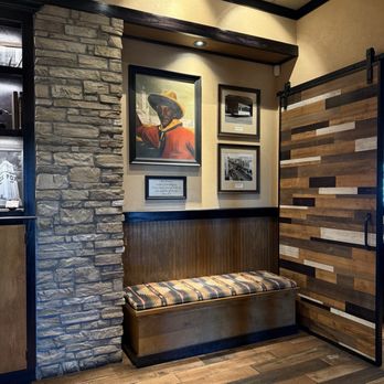 LongHorn Steakhouse - Inside - Steakhouses Near Me - Bakersfield, California