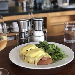 Eggs Benedict