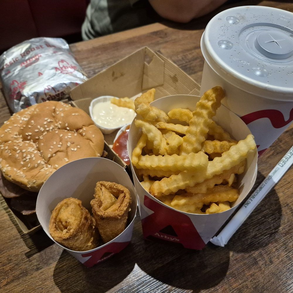 Arby's - Large double roast beef meal with a extra regular roast beef and dessert spring rolls. - Fast Food Near Me - Aiea, Hawaii Arby's - Large double roast beef meal with a extra regular roast beef and dessert spring rolls. - Fast Food Near Me - Aiea, Hawaii