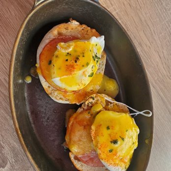 Big Pink - Eggs Benedict was very disappointing and like $25 for this and a coffee - Pizza Near Me - Miami Beach, Florida Big Pink - Eggs Benedict was very disappointing and like $25 for this and a coffee - Pizza Near Me - Miami Beach, Florida