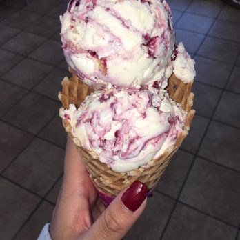 Baskin-Robbins - Baseball nut - Ice Cream & Frozen Yogurt Near Me - Banning, California Baskin-Robbins - Baseball nut - Ice Cream & Frozen Yogurt Near Me - Banning, California