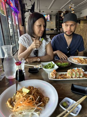 RIZE THAI SUSHI by null