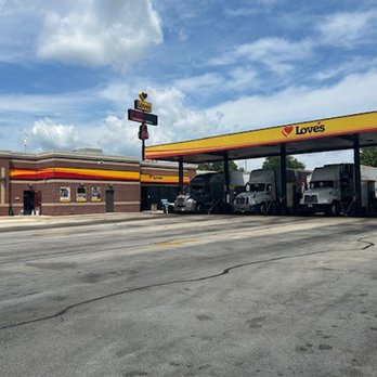 Love's Travel Stop - Gas Stations Near Me - Kankakee, Illinois Love's Travel Stop - Gas Stations Near Me - Kankakee, Illinois