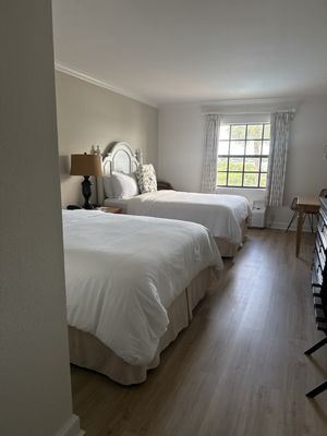 Inn On The Lakes by null