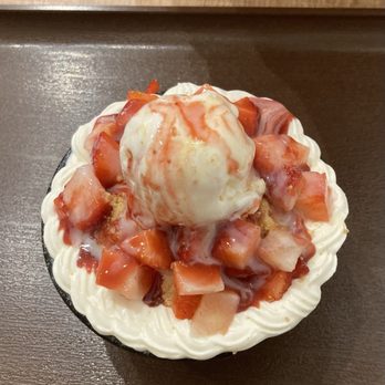 Winter Bear - Desserts Near Me - Vancouver, British Columbia Winter Bear - Desserts Near Me - Vancouver, British Columbia