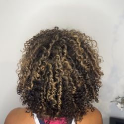 Curls With Daijiah