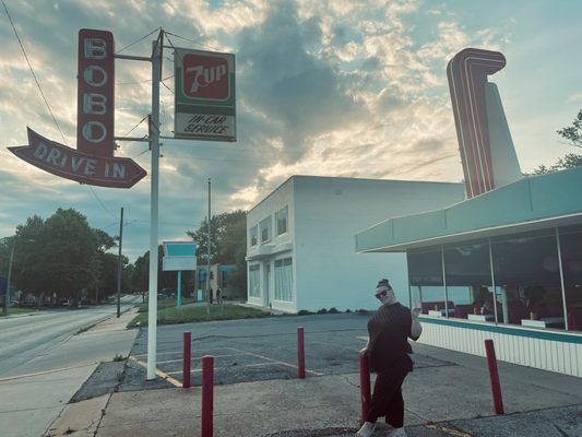 Bobo's Drive In by null